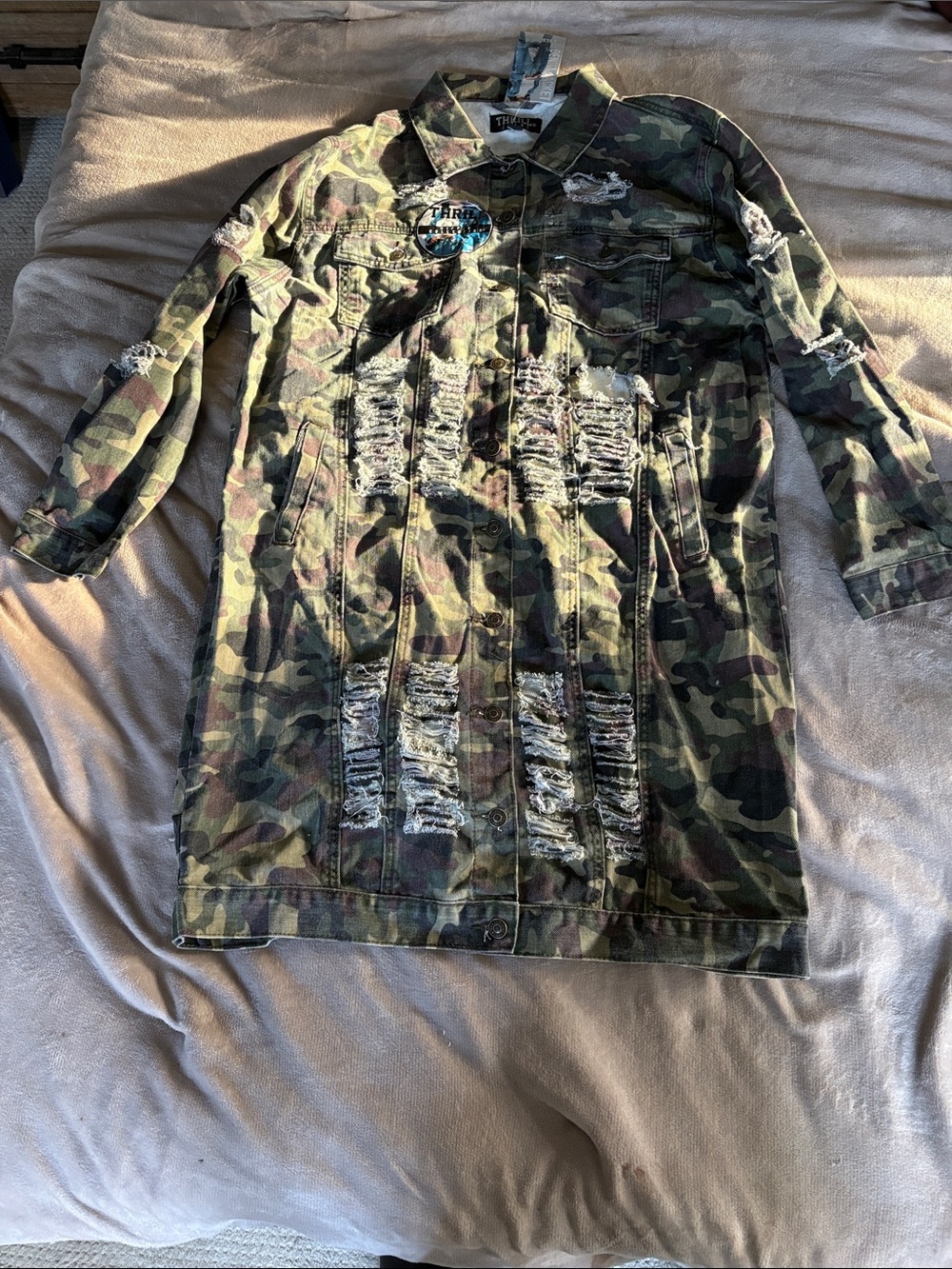 Thrill Camo Distressed Utility Jacket in Olive and Brown